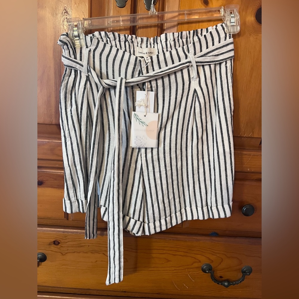 Thread & Supply Linen Shorts - Medium - NWT